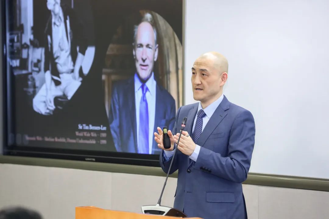 F63DD8ABB21A114AE46C3F4BAB7_BF356444_F976