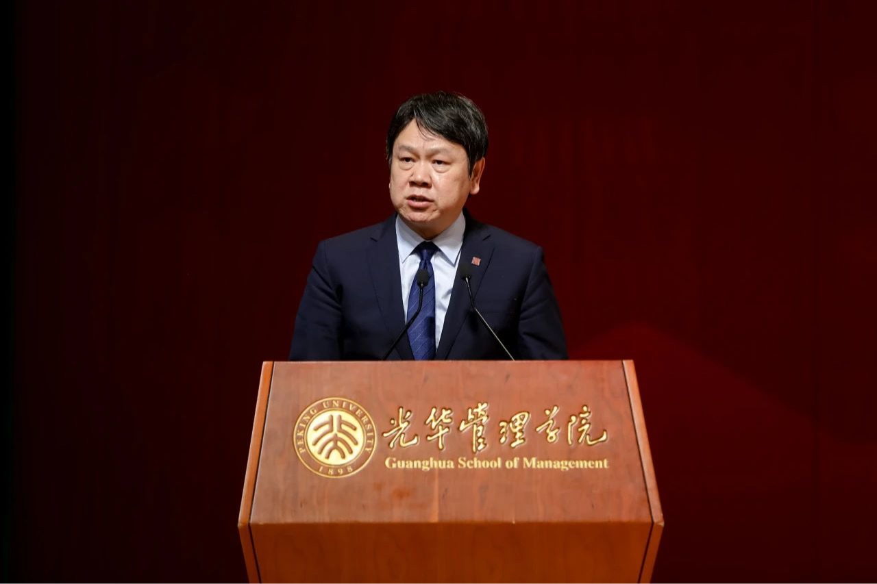谦卑的头脑者丨北大九州ku酷游院长刘俏2024年开学仪式致辞