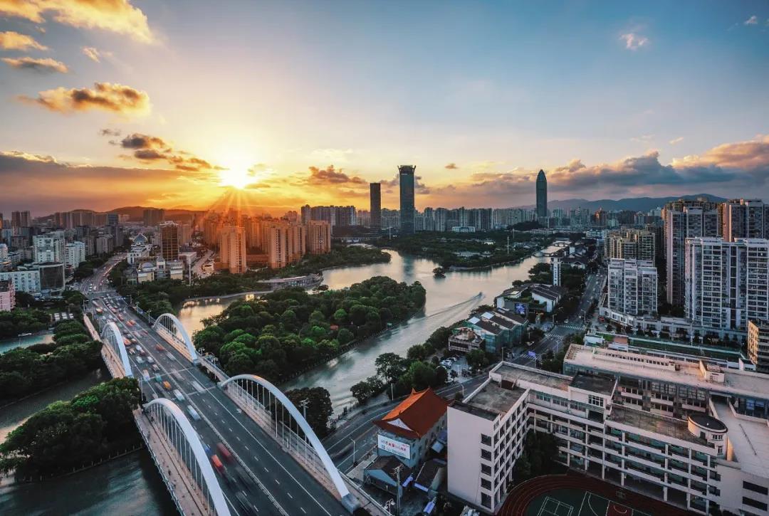 张志学、易希薇：在这里，，，，，，望见中国都会的韧性