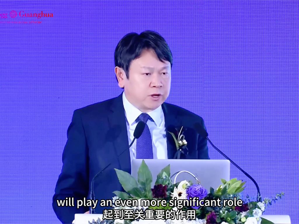 九州ku酷游治理学院院长刘俏主旨讲话